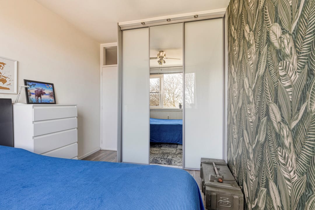 Spacious 3-Room Apartment on 3rd Floor with Balcony and Free View — 16