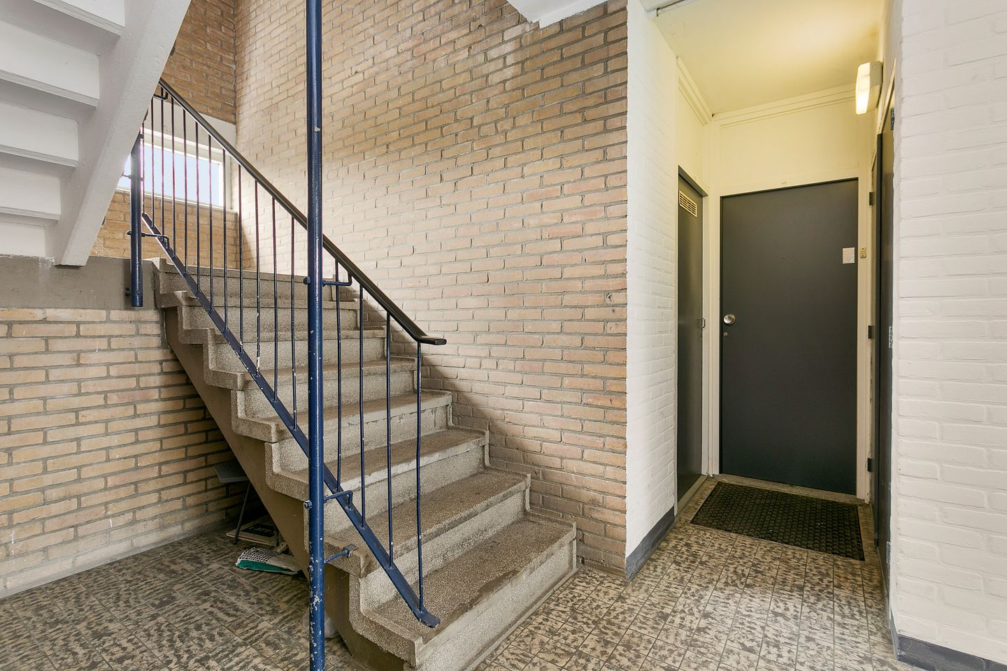 Spacious 3-Room Apartment on 3rd Floor with Balcony and Free View — 19