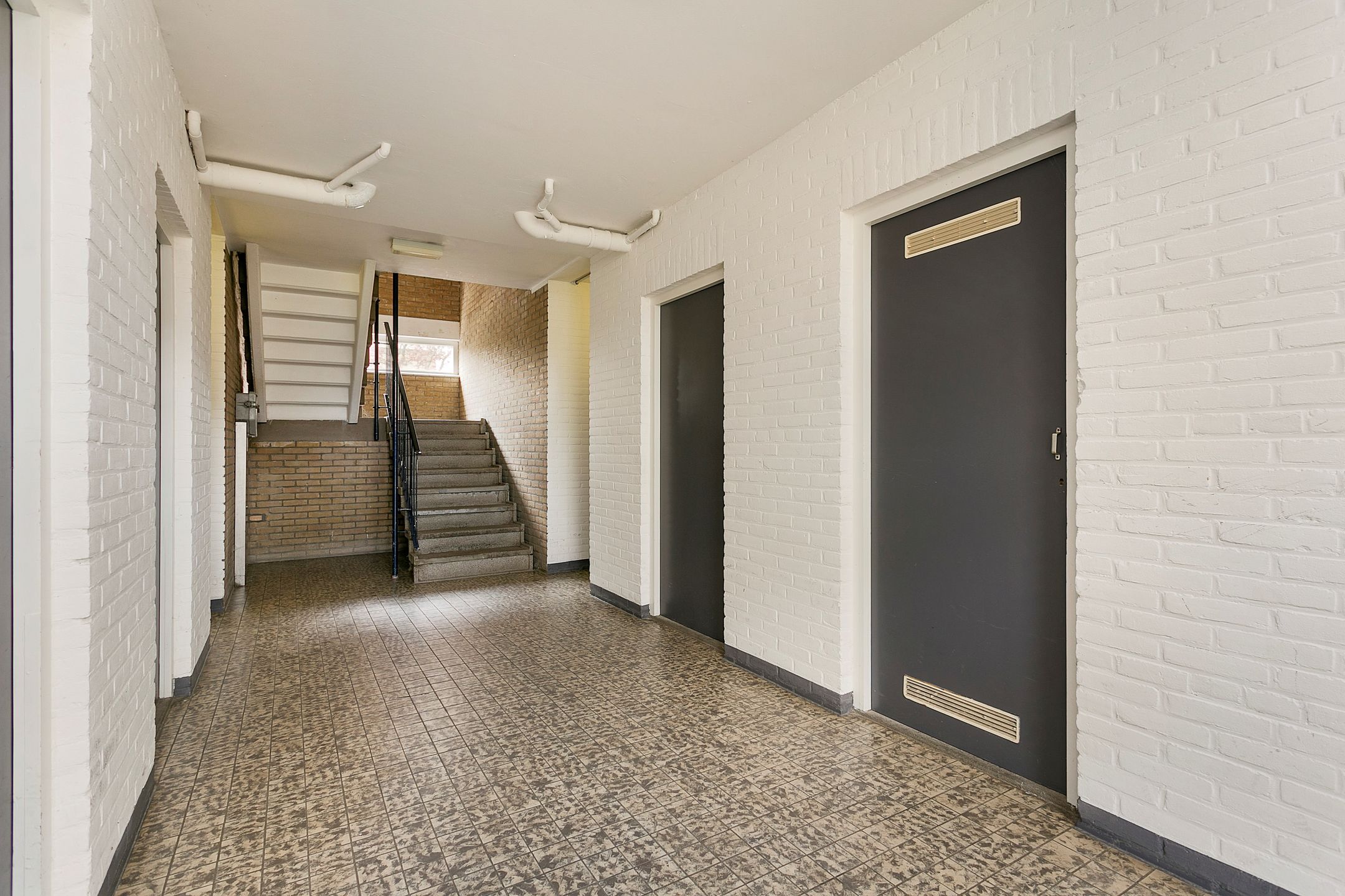 Spacious 3-Room Apartment on 3rd Floor with Balcony and Free View — 18