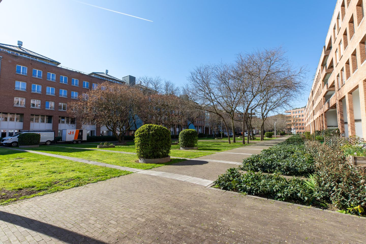 Spacious 3-Room Apartment with South-Facing Loggia in Céramique — 20
