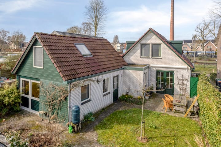 Photo 4 of Spoorstraat 9