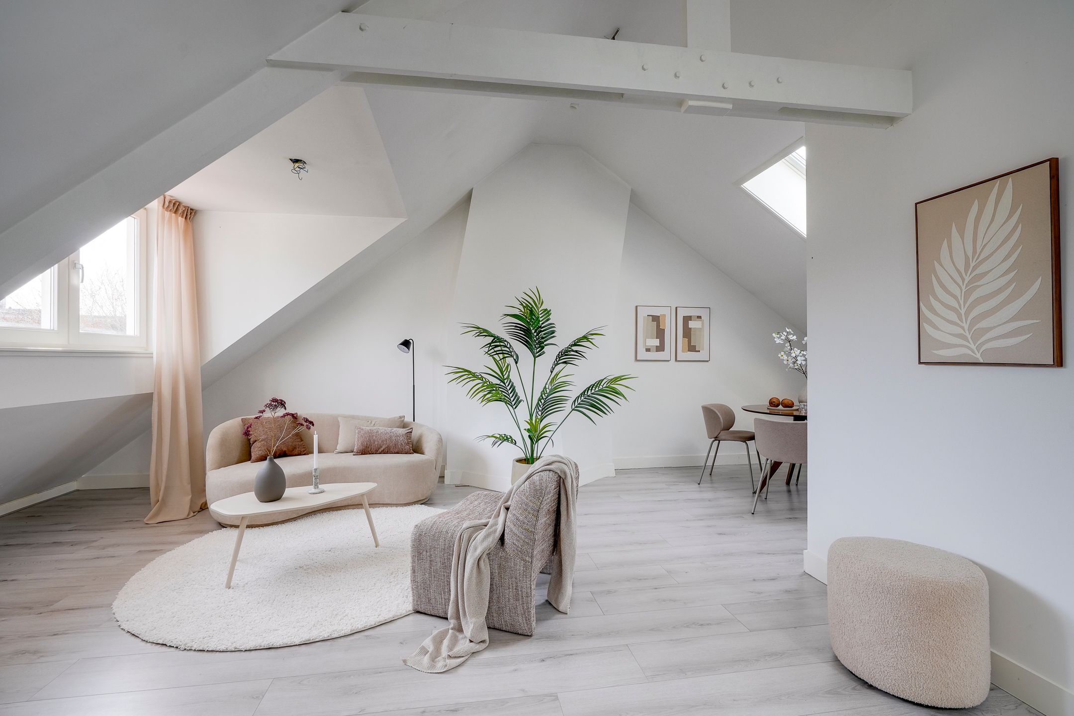 Move-in ready loft with roof terrace and character in top Utrecht location — 12