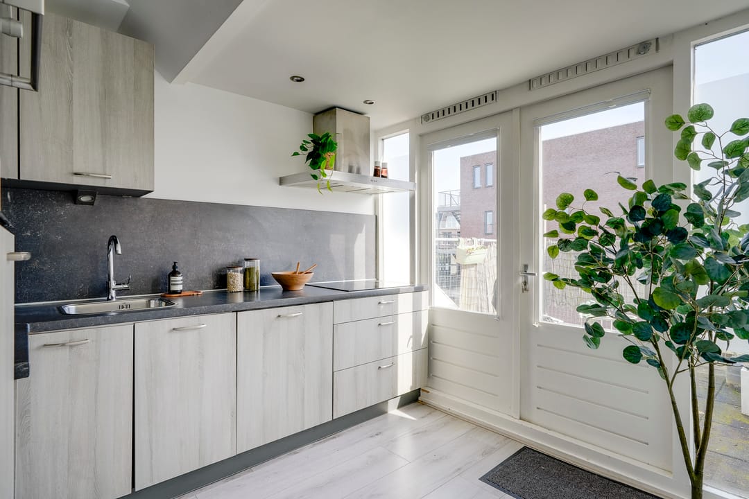 Move-in ready loft with roof terrace and character in top Utrecht location — 20