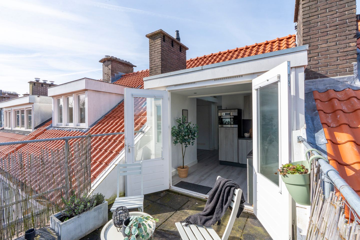 Move-in ready loft with roof terrace and character in top Utrecht location — 26