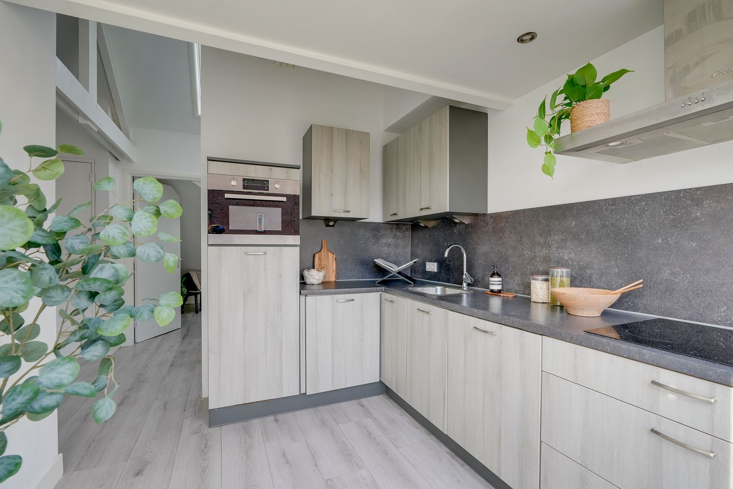 Move-in ready loft with roof terrace and character in top Utrecht location — 22