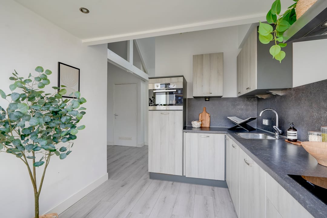 Move-in ready loft with roof terrace and character in top Utrecht location — 23