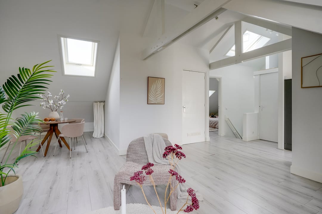 Move-in ready loft with roof terrace and character in top Utrecht location — 19