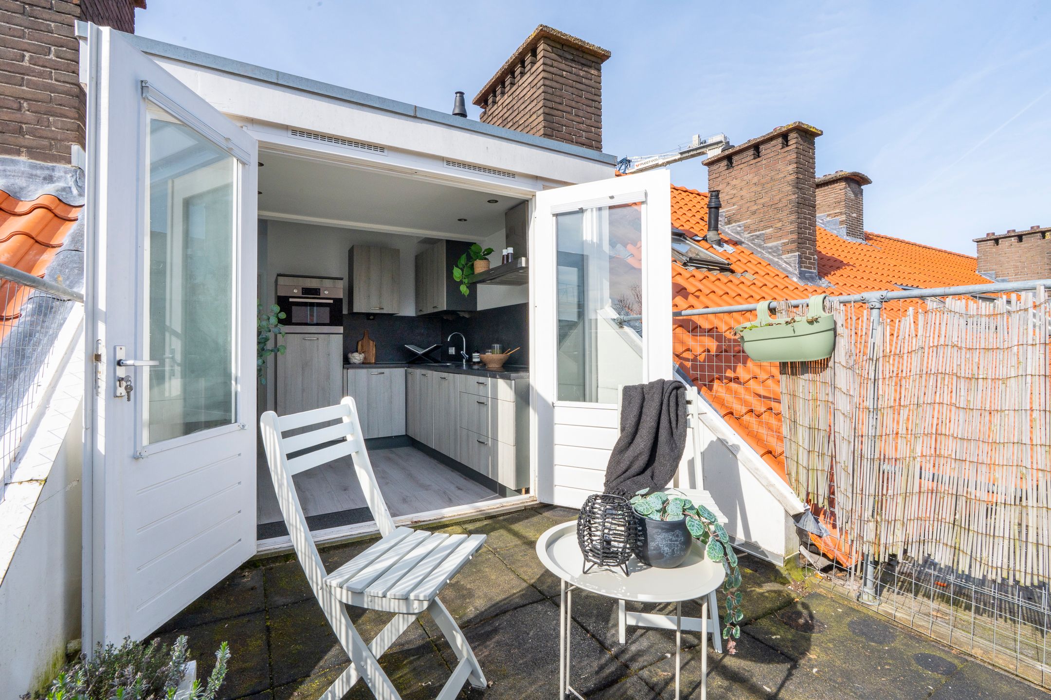 Move-in ready loft with roof terrace and character in top Utrecht location — 27