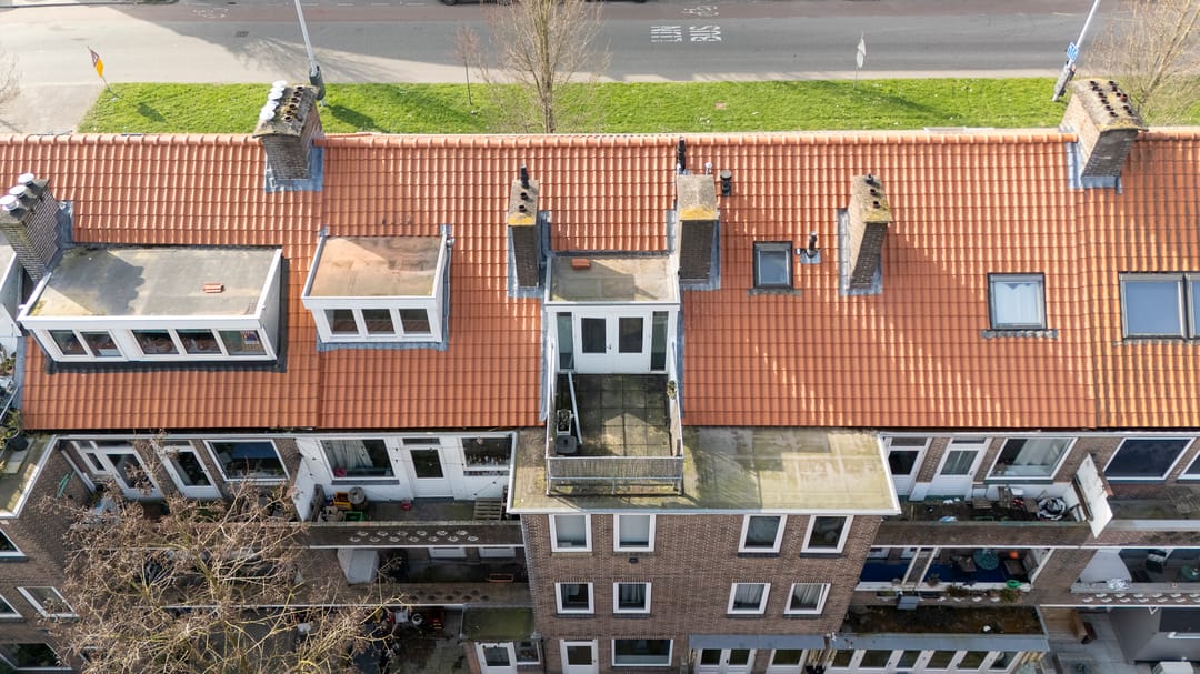 Move-in ready loft with roof terrace and character in top Utrecht location — 28