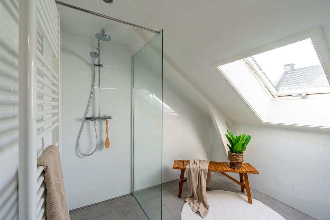 Move-in ready loft with roof terrace and character in top Utrecht location — 35