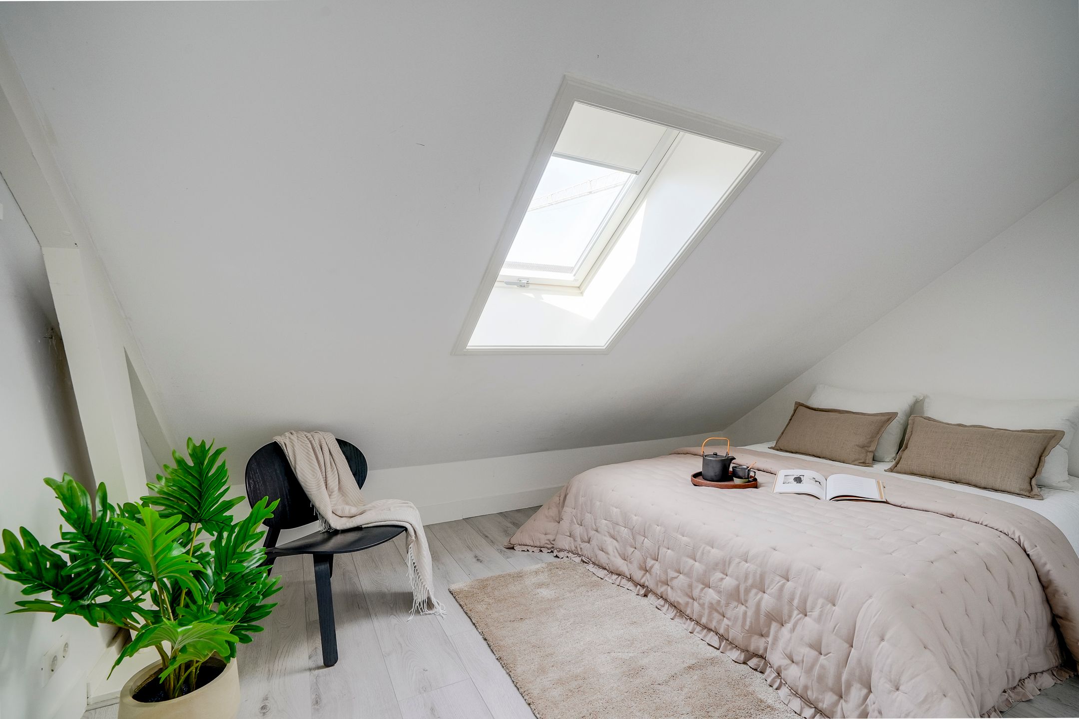 Move-in ready loft with roof terrace and character in top Utrecht location — 30