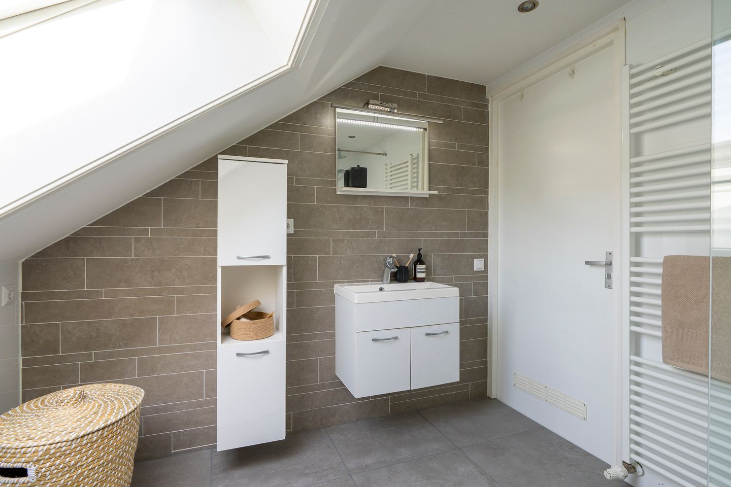 Move-in ready loft with roof terrace and character in top Utrecht location — 37