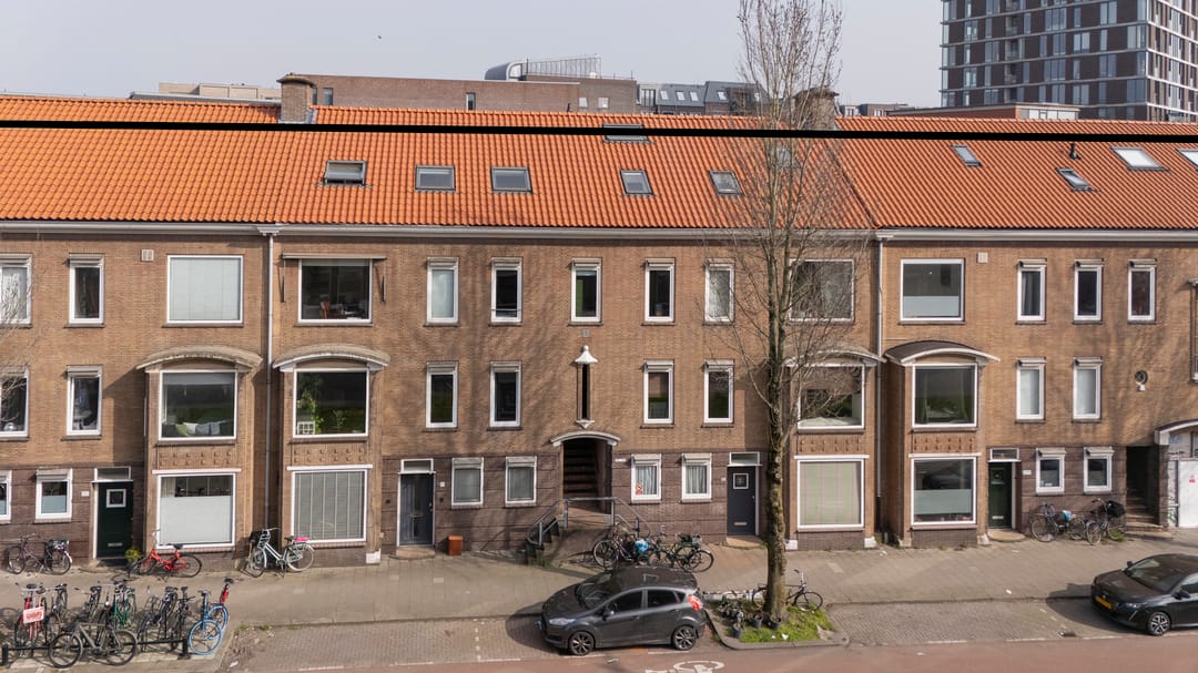 Move-in ready loft with roof terrace and character in top Utrecht location — 40