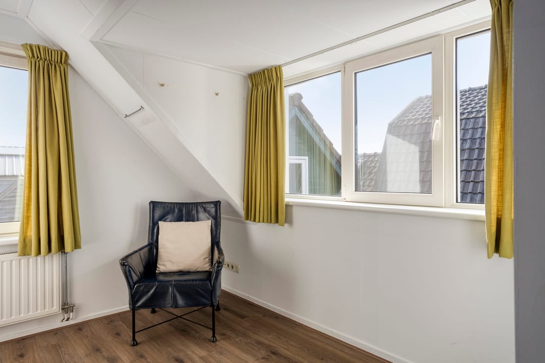 Photo 41 of Spoorstraat 9