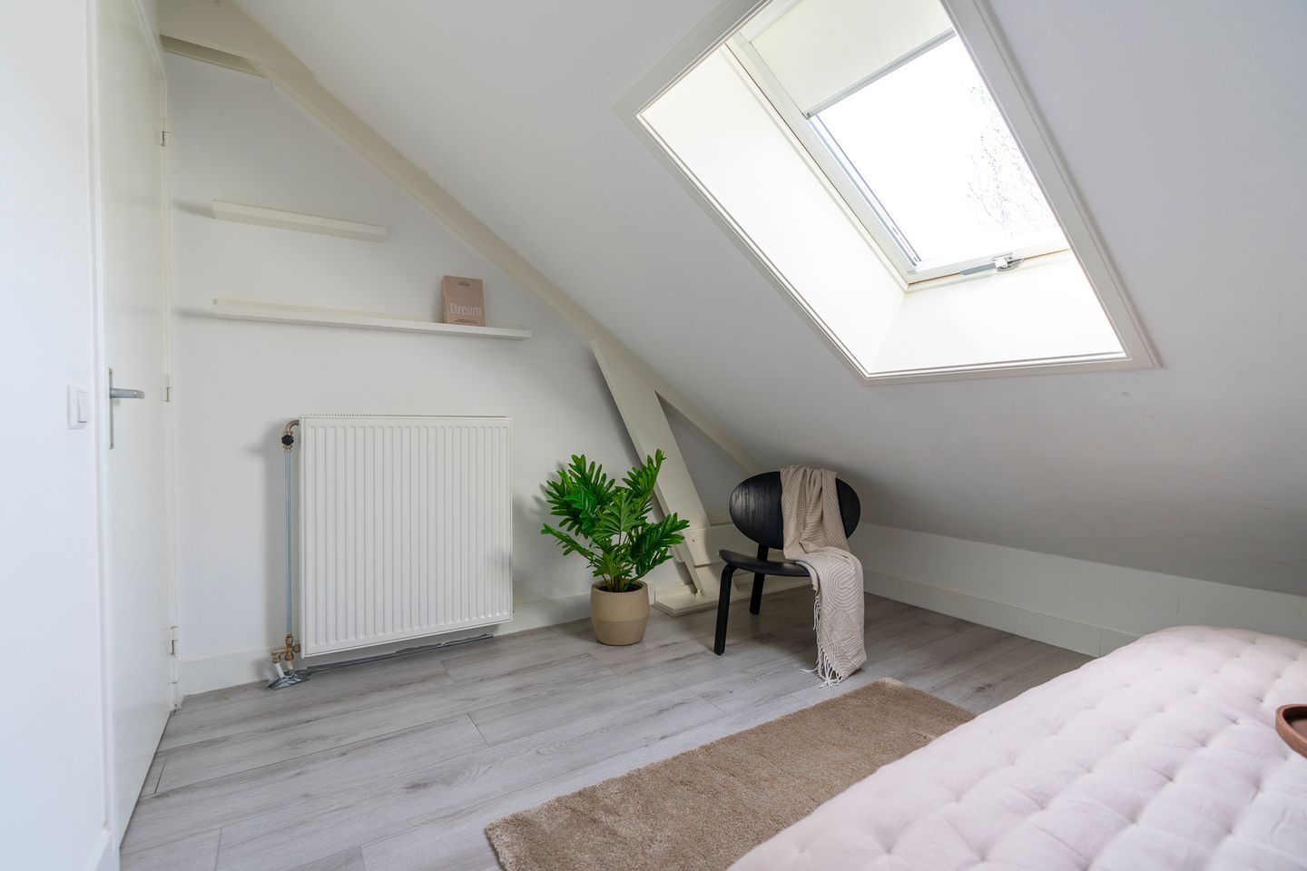 Move-in ready loft with roof terrace and character in top Utrecht location — 32