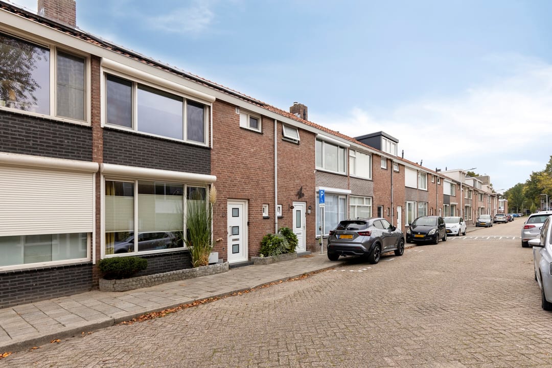 Move-in ready family home with solar panels and west-facing garden in Tilburg — 32
