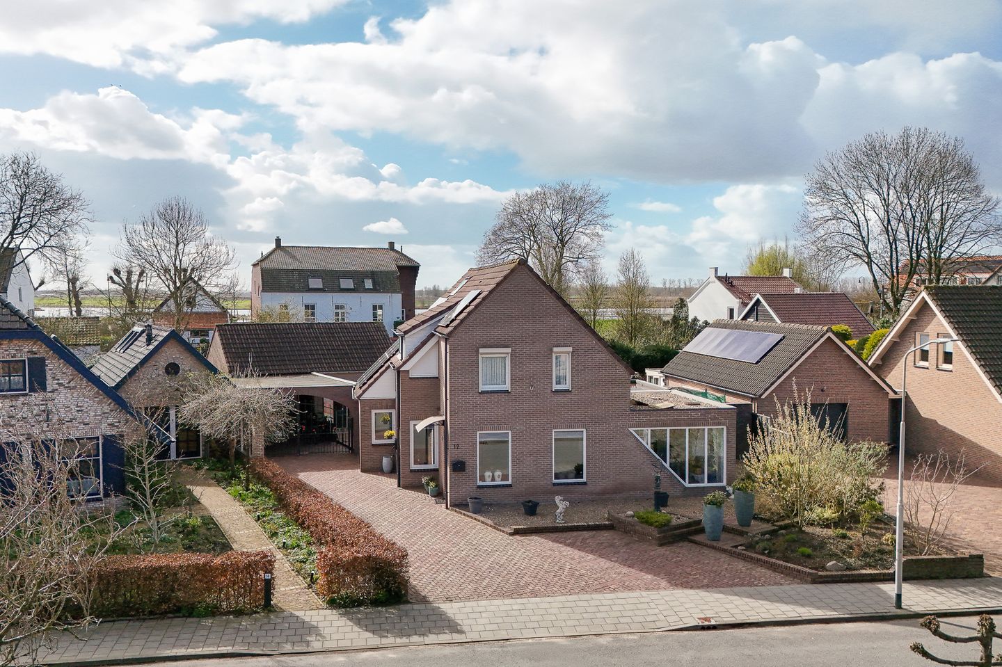 Spacious detached home with outbuilding and southwest facing garden in Maasbommel — 32