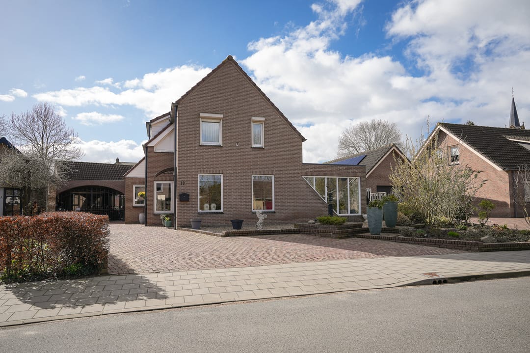 Spacious detached home with outbuilding and southwest facing garden in Maasbommel — 49