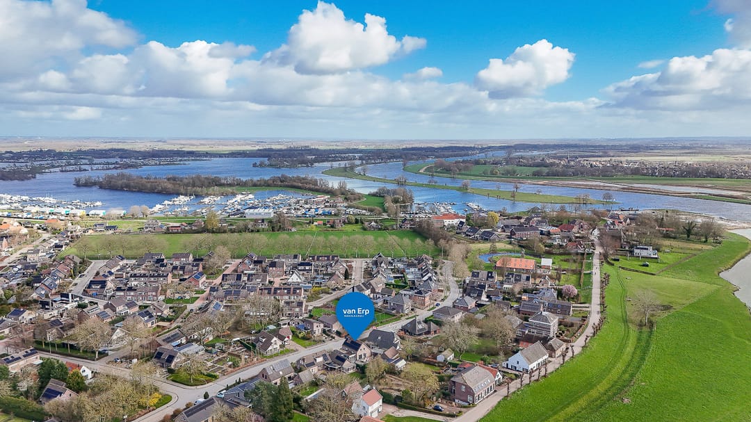 Spacious detached home with outbuilding and southwest facing garden in Maasbommel — 53