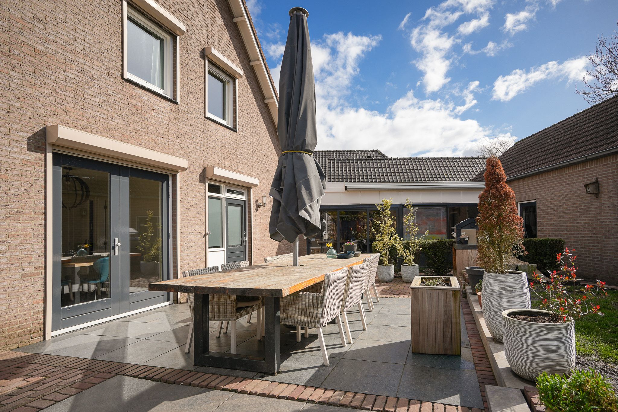 Spacious detached home with outbuilding and southwest facing garden in Maasbommel — 34