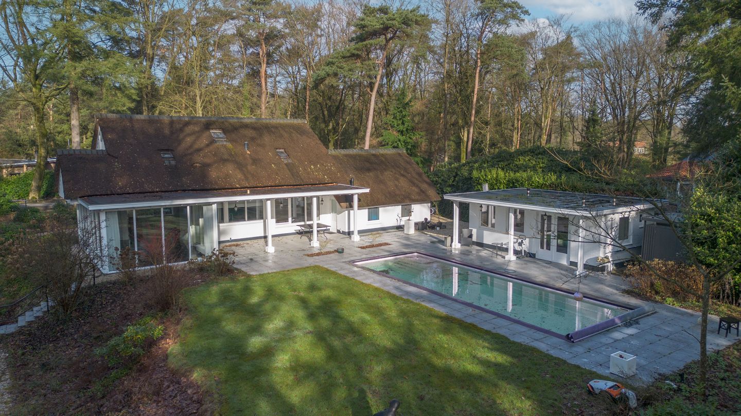 Spacious detached villa with heated swimming pool on large private plot in Heerde — 38