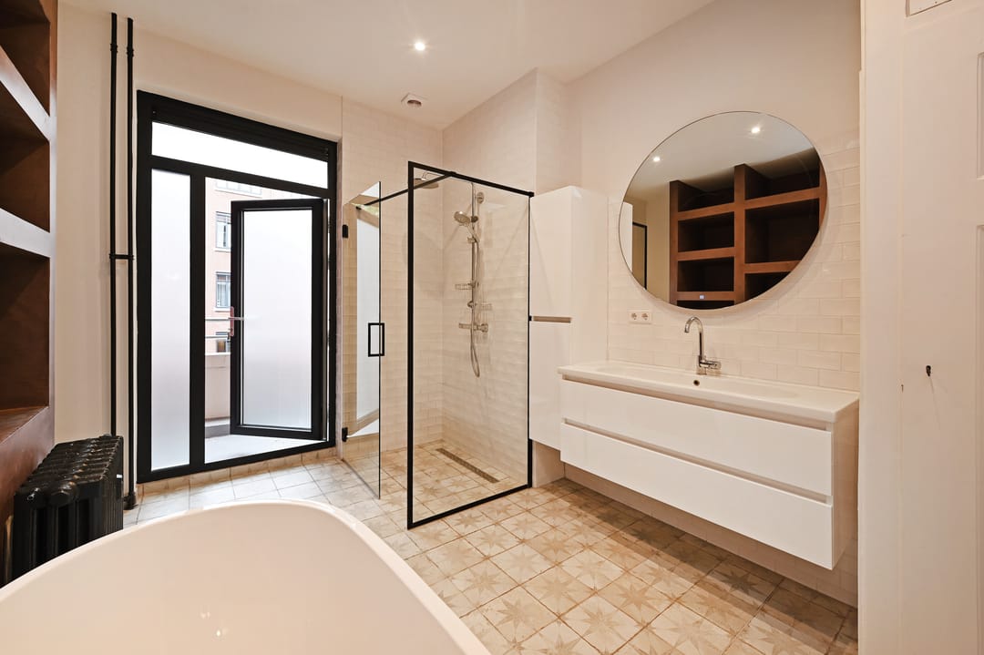Stylish 3-Bedroom Apartment with Parking near Van Stolkpark — 22