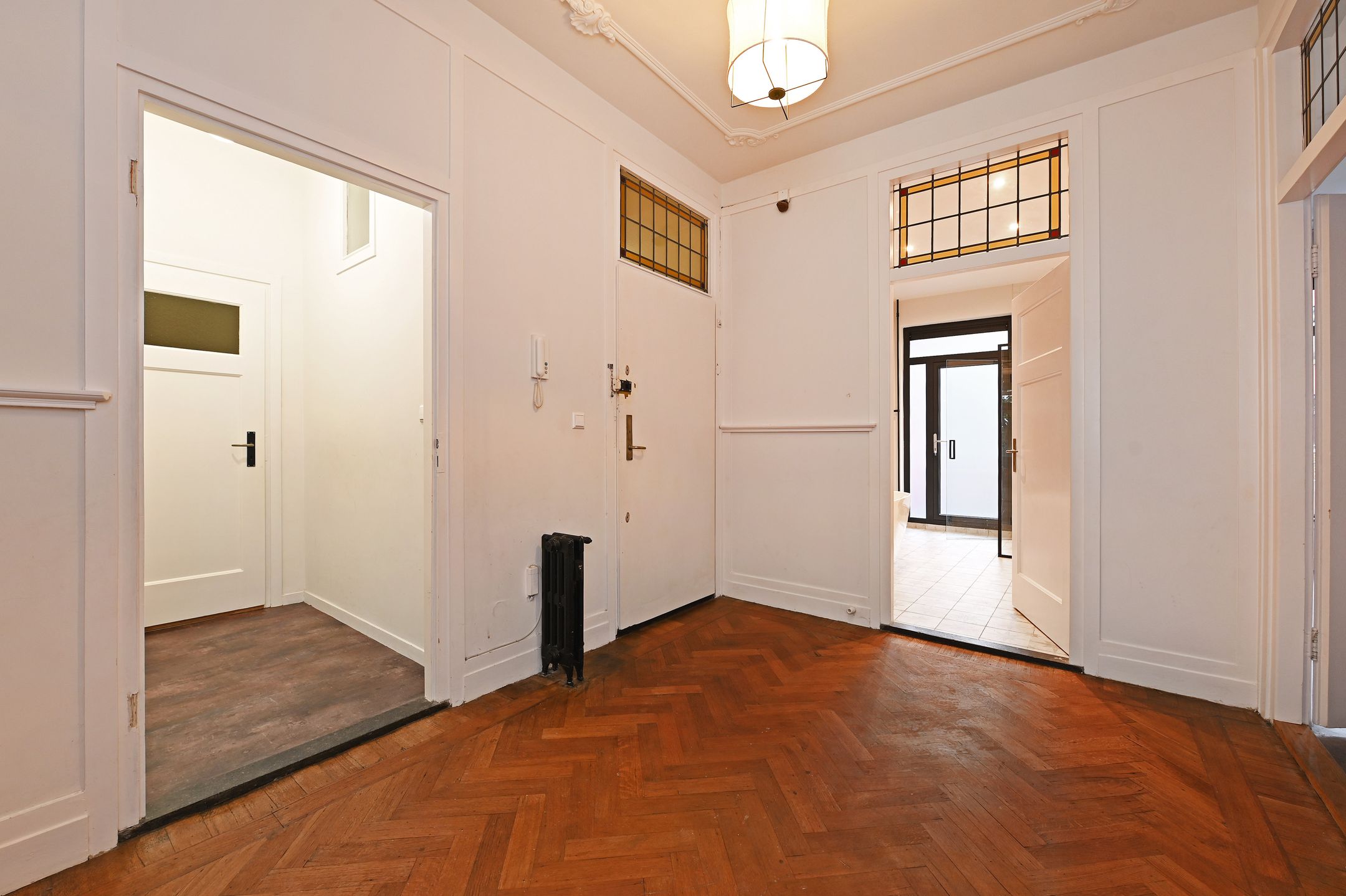 Stylish 3-Bedroom Apartment with Parking near Van Stolkpark — 13