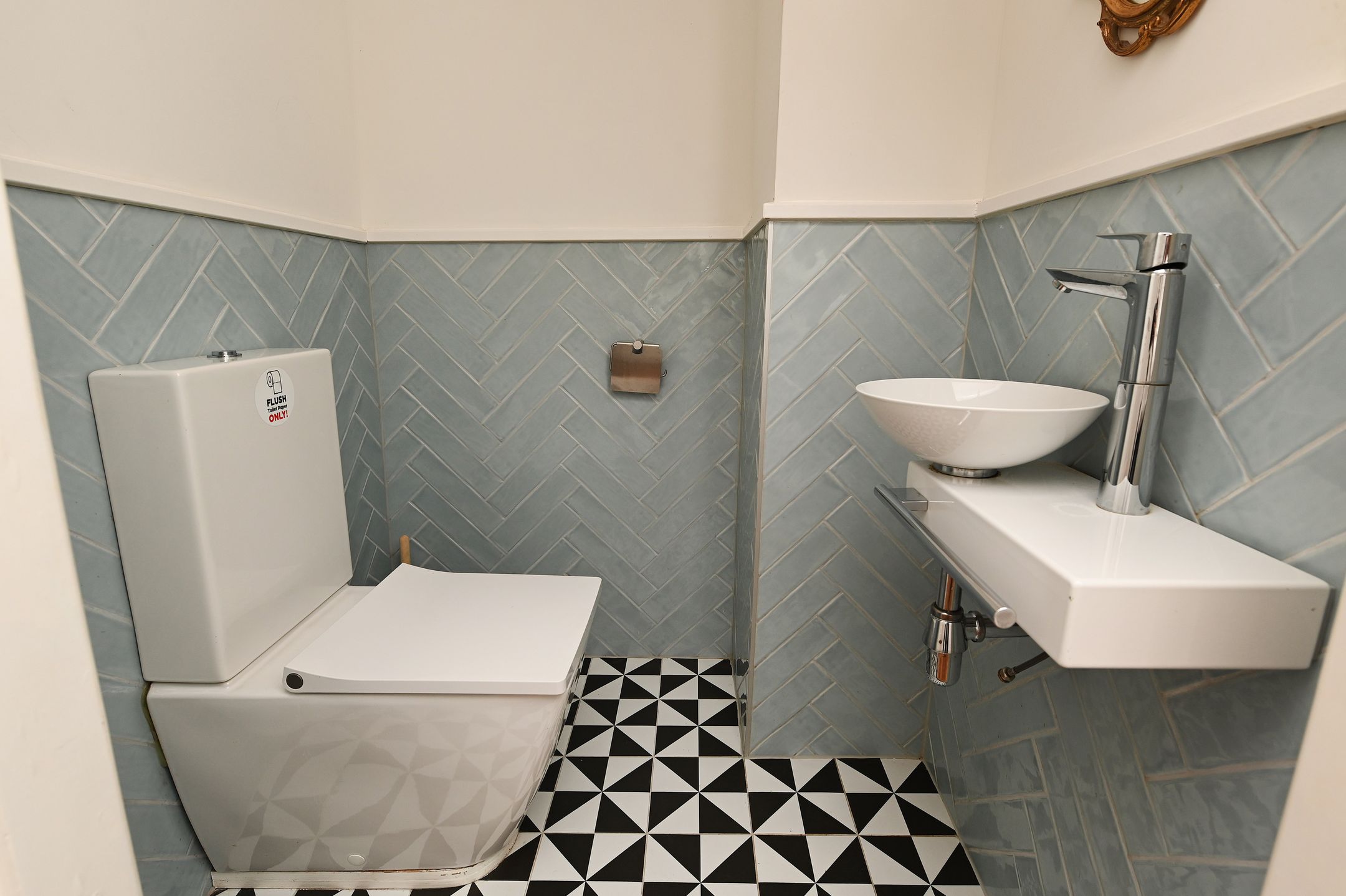 Stylish 3-Bedroom Apartment with Parking near Van Stolkpark — 15