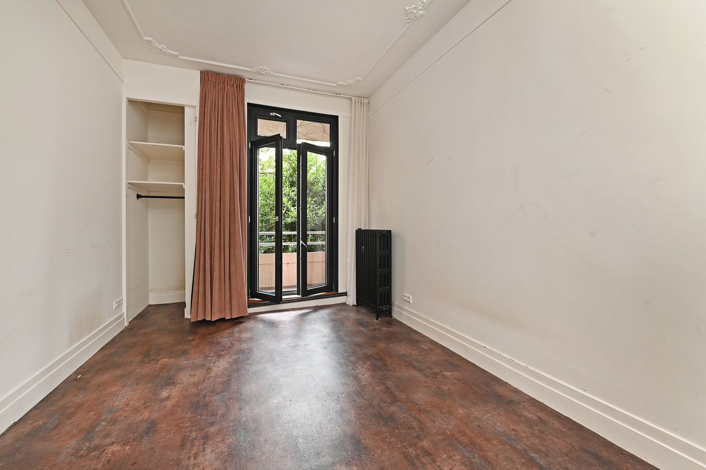 Stylish 3-Bedroom Apartment with Parking near Van Stolkpark — 17