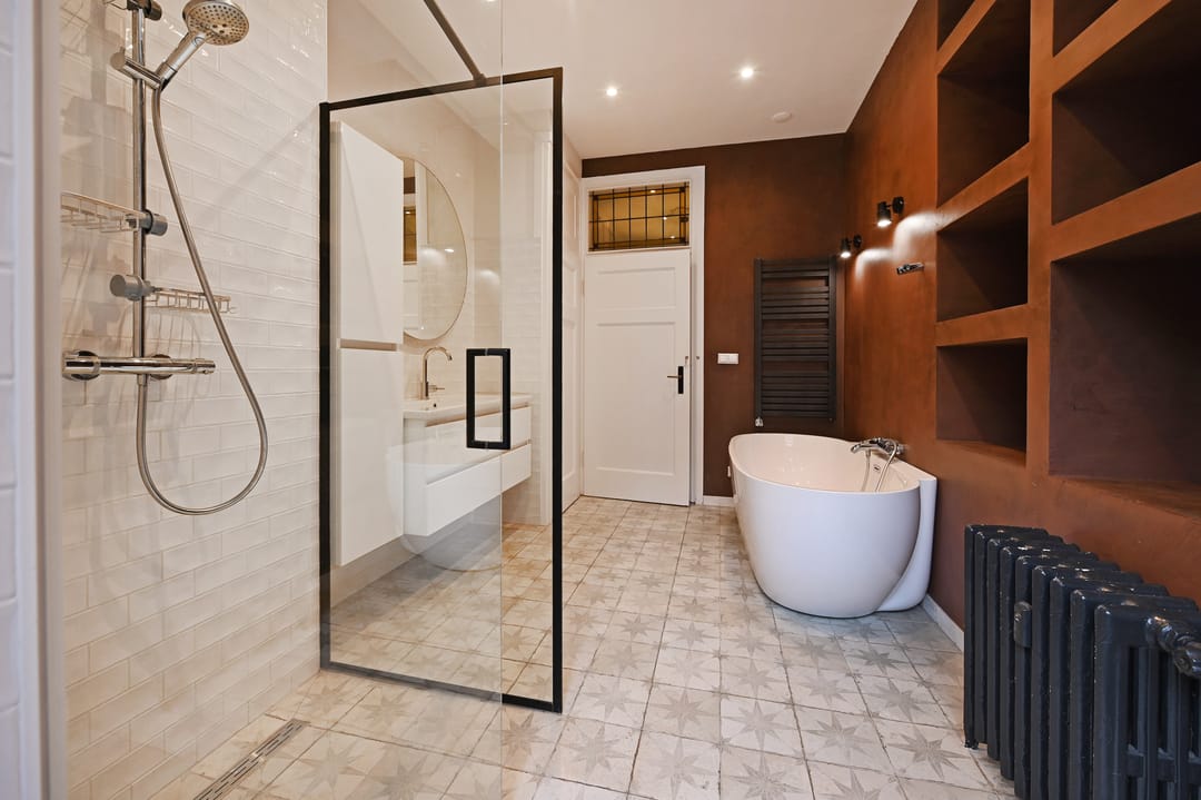 Stylish 3-Bedroom Apartment with Parking near Van Stolkpark — 24