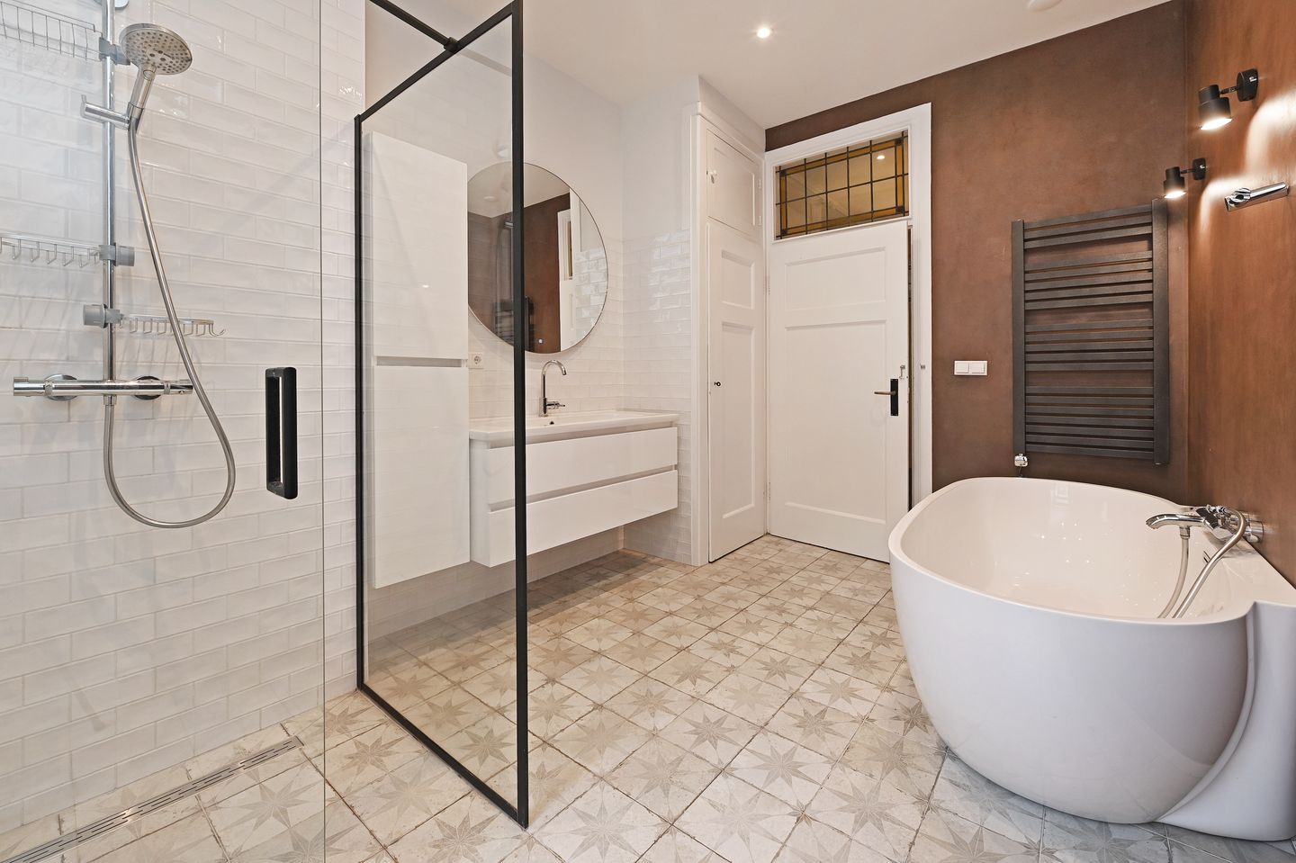 Stylish 3-Bedroom Apartment with Parking near Van Stolkpark — 25