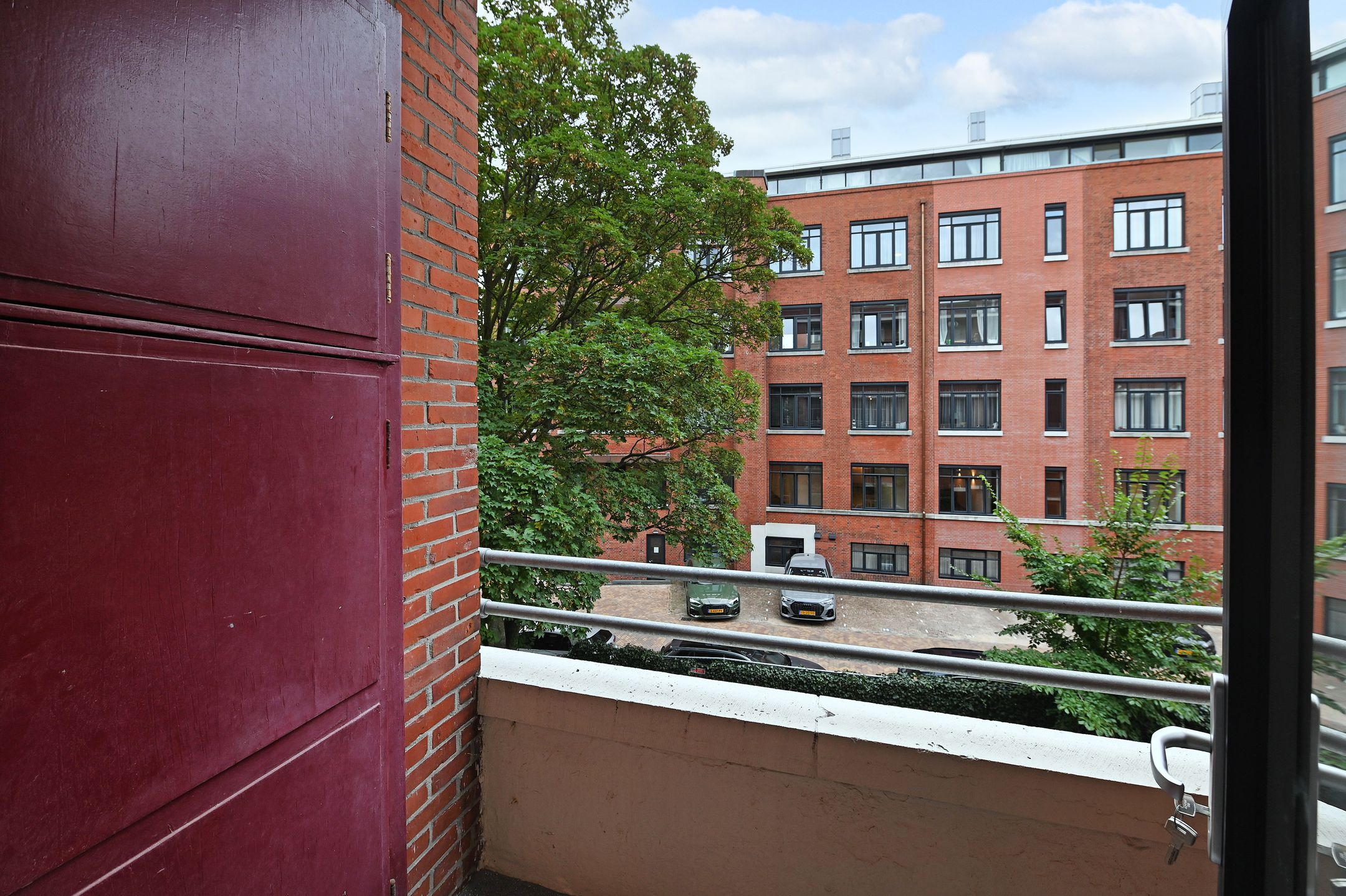 Stylish 3-Bedroom Apartment with Parking near Van Stolkpark — 26