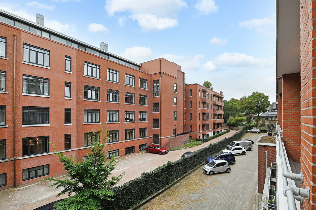 Stylish 3-Bedroom Apartment with Parking near Van Stolkpark — 27