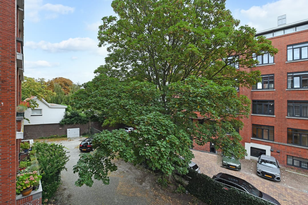 Stylish 3-Bedroom Apartment with Parking near Van Stolkpark — 28