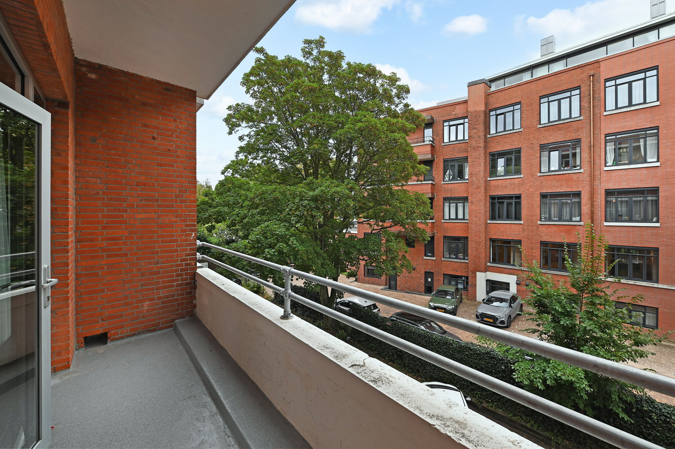 Stylish 3-Bedroom Apartment with Parking near Van Stolkpark — 32