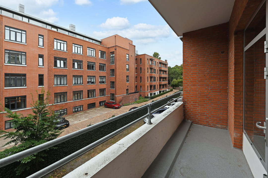 Stylish 3-Bedroom Apartment with Parking near Van Stolkpark — 33
