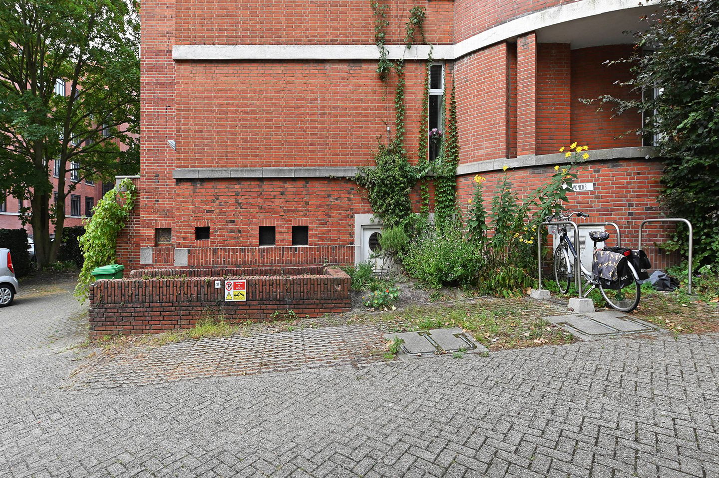 Stylish 3-Bedroom Apartment with Parking near Van Stolkpark — 36