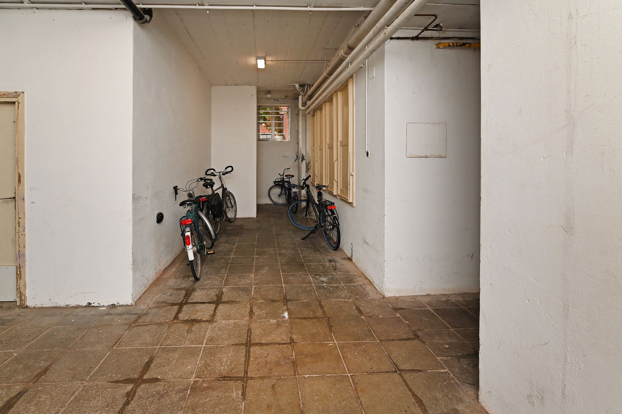 Stylish 3-Bedroom Apartment with Parking near Van Stolkpark — 38