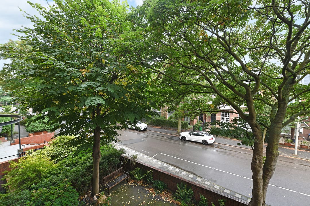 Stylish 3-Bedroom Apartment with Parking near Van Stolkpark — 39