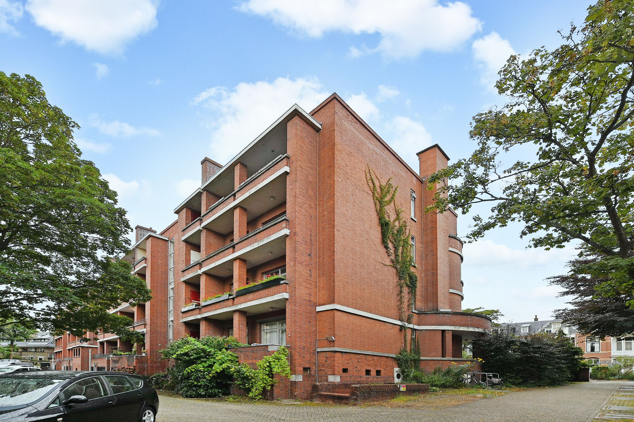 Stylish 3-Bedroom Apartment with Parking near Van Stolkpark — 41