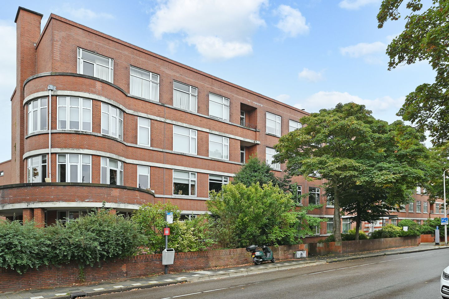 Stylish 3-Bedroom Apartment with Parking near Van Stolkpark — 46