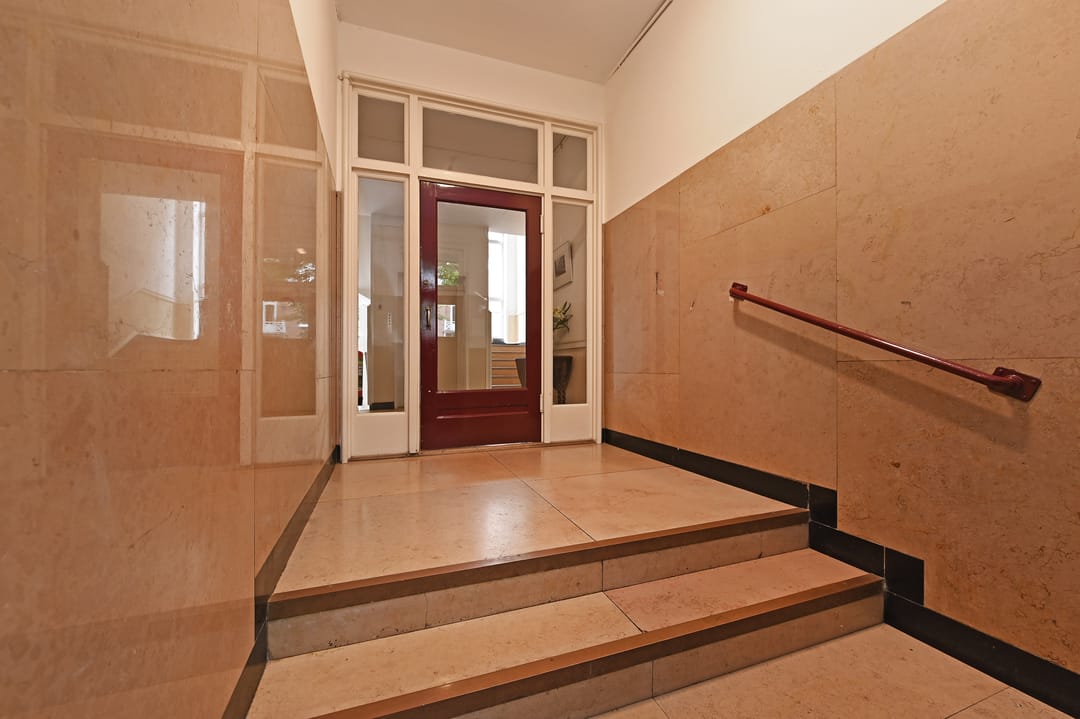 Stylish 3-Bedroom Apartment with Parking near Van Stolkpark — 49