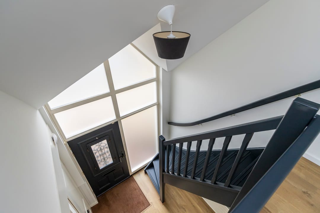 Spacious detached villa with waterside garden and ground floor bedroom — 32