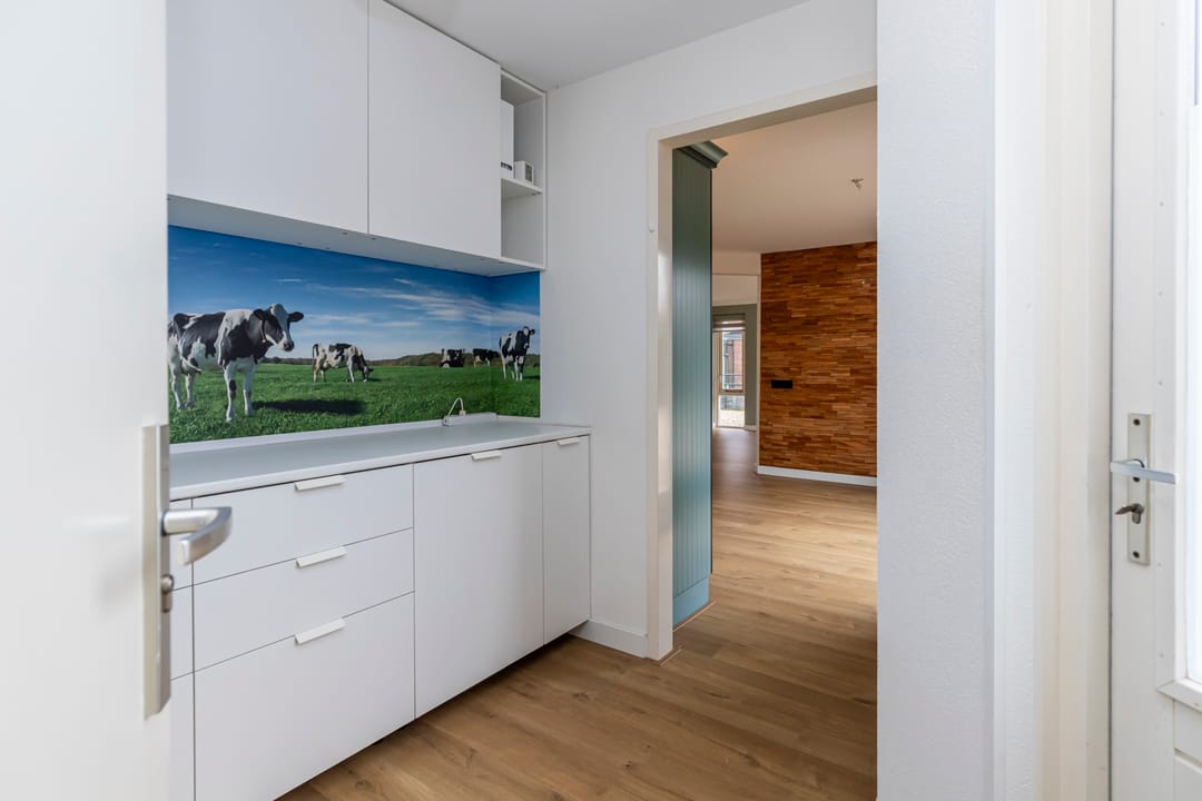 Spacious detached villa with waterside garden and ground floor bedroom — 16