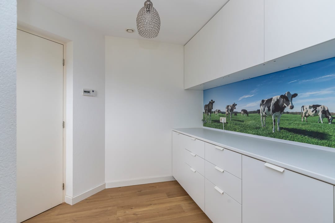Spacious detached villa with waterside garden and ground floor bedroom — 17