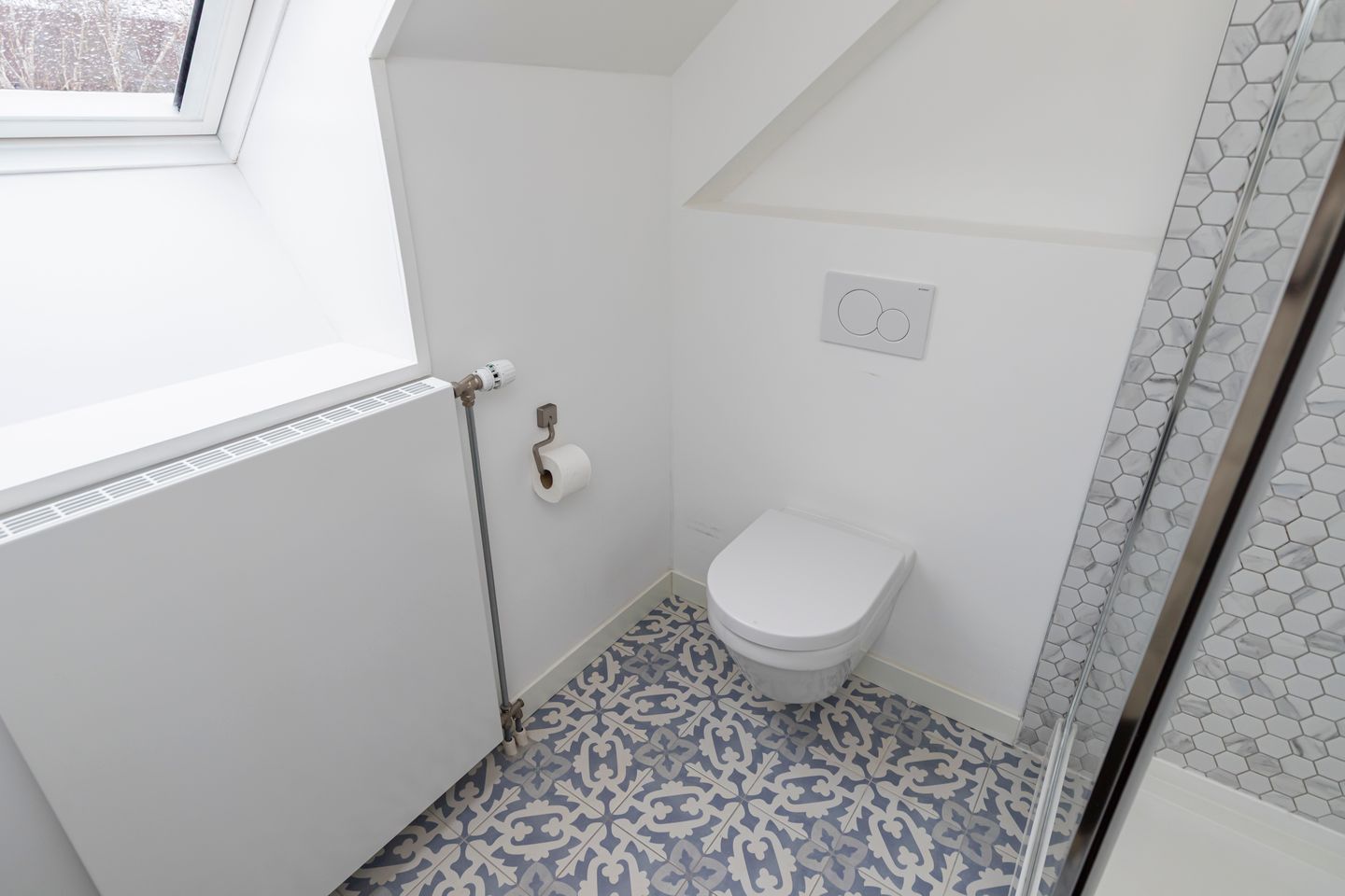 Spacious detached villa with waterside garden and ground floor bedroom — 29
