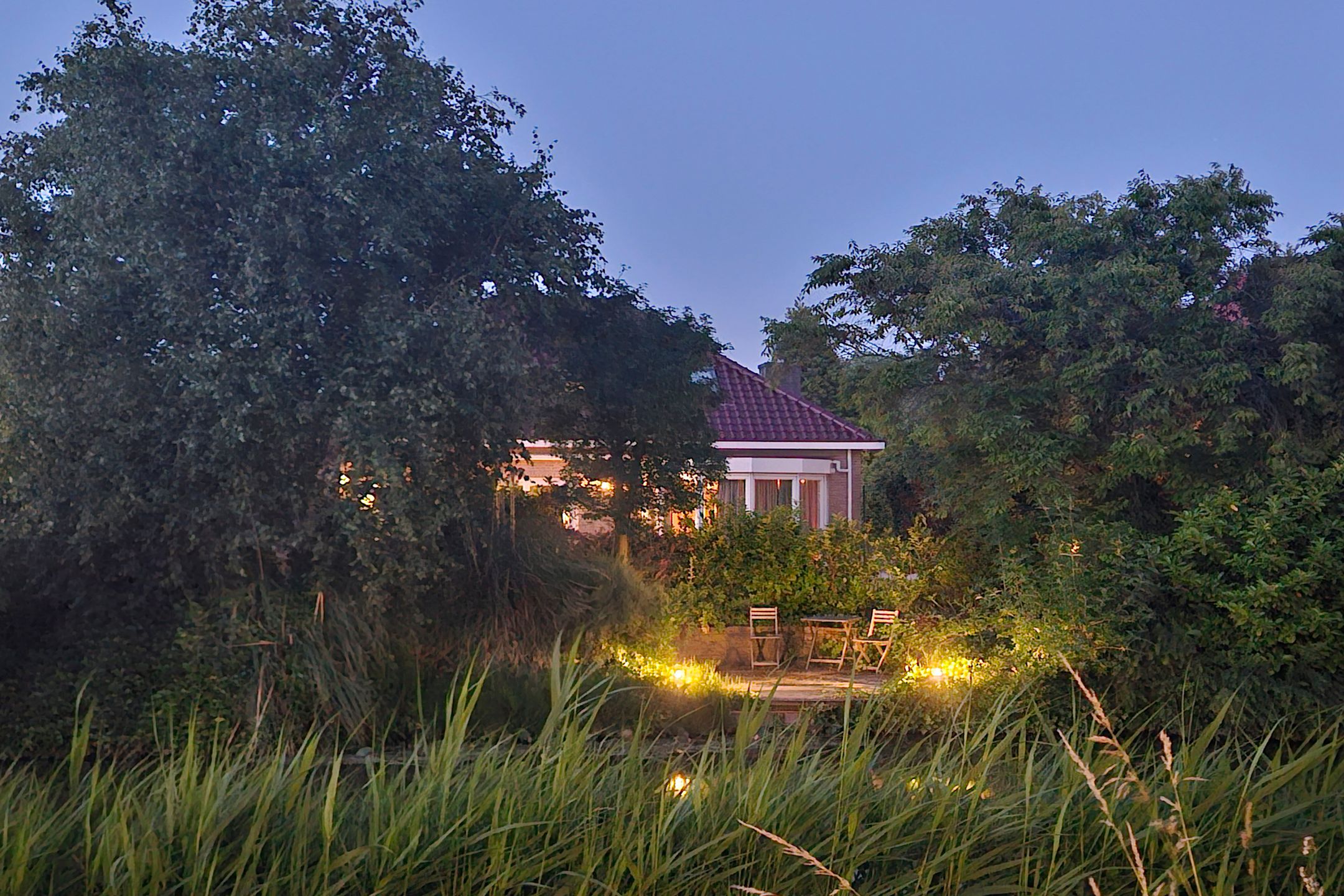 Spacious detached villa with waterside garden and ground floor bedroom — 39