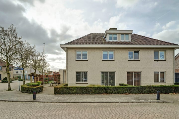 Photo 2 of Antoni Staringlaan 8