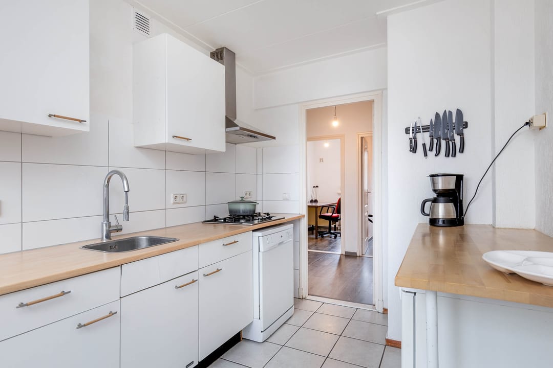 Spacious corner apartment with two balconies near Sittard city center — 21