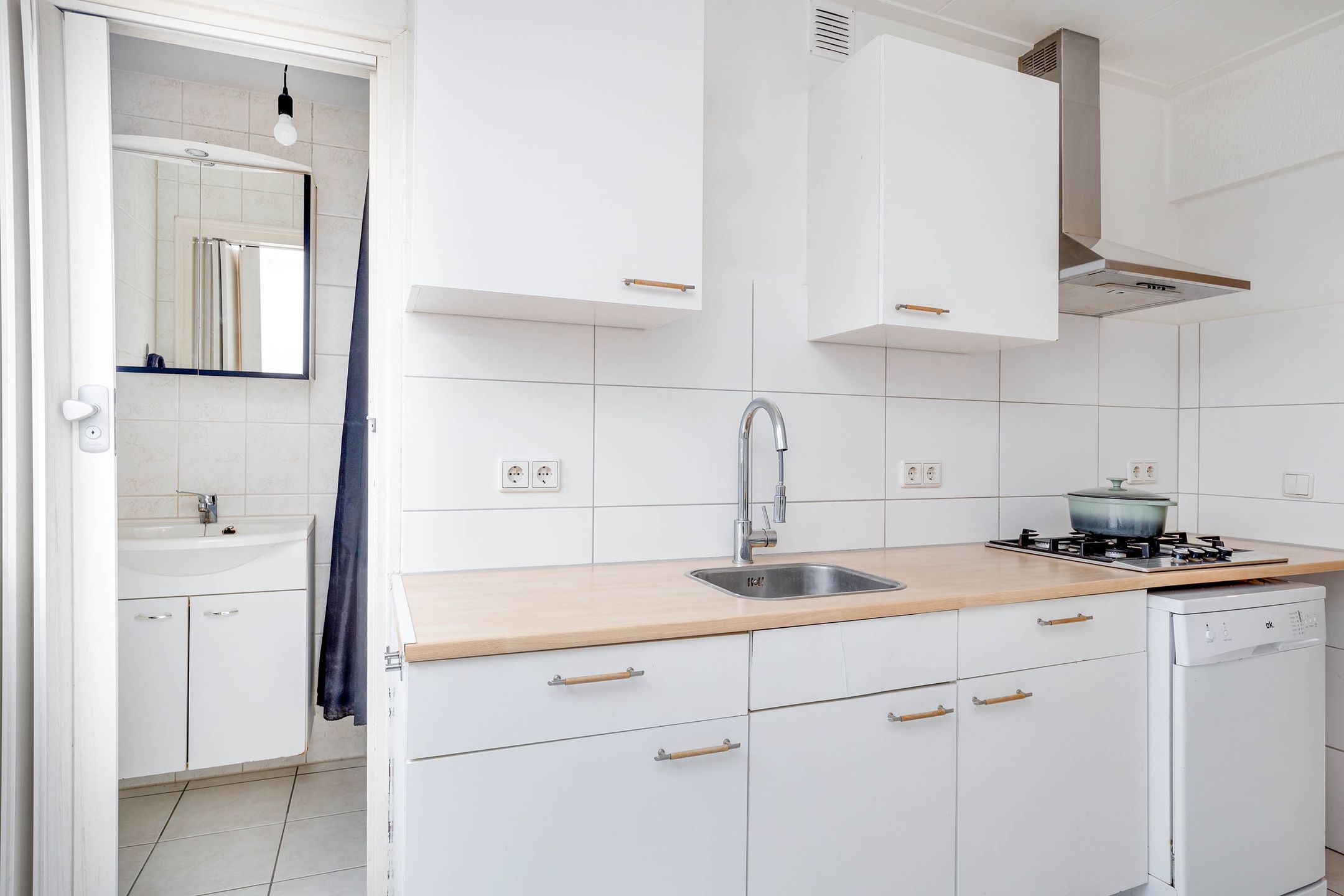 Spacious corner apartment with two balconies near Sittard city center — 23